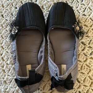 Women’s size large 9-10  Simply Vera by Vera Wang satin slippers